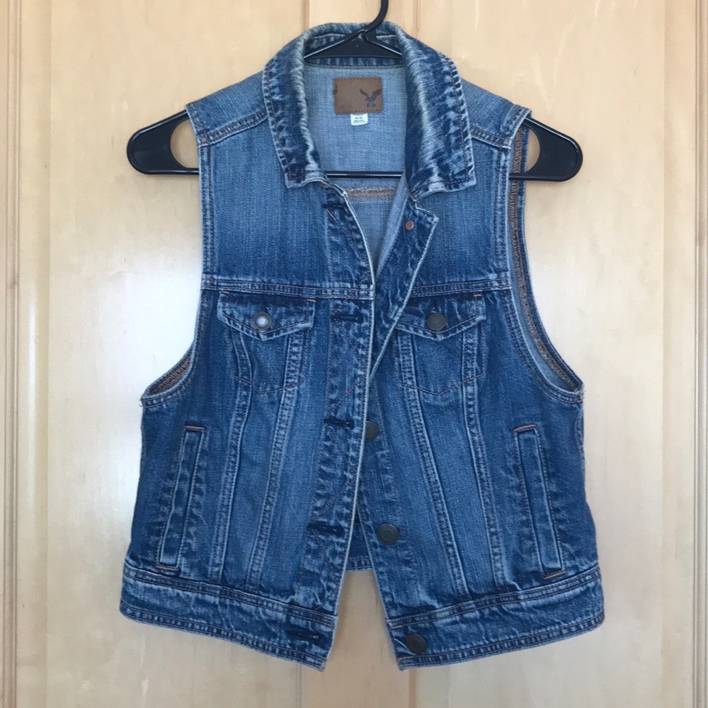 American Eagle Women’s denim vest - size M